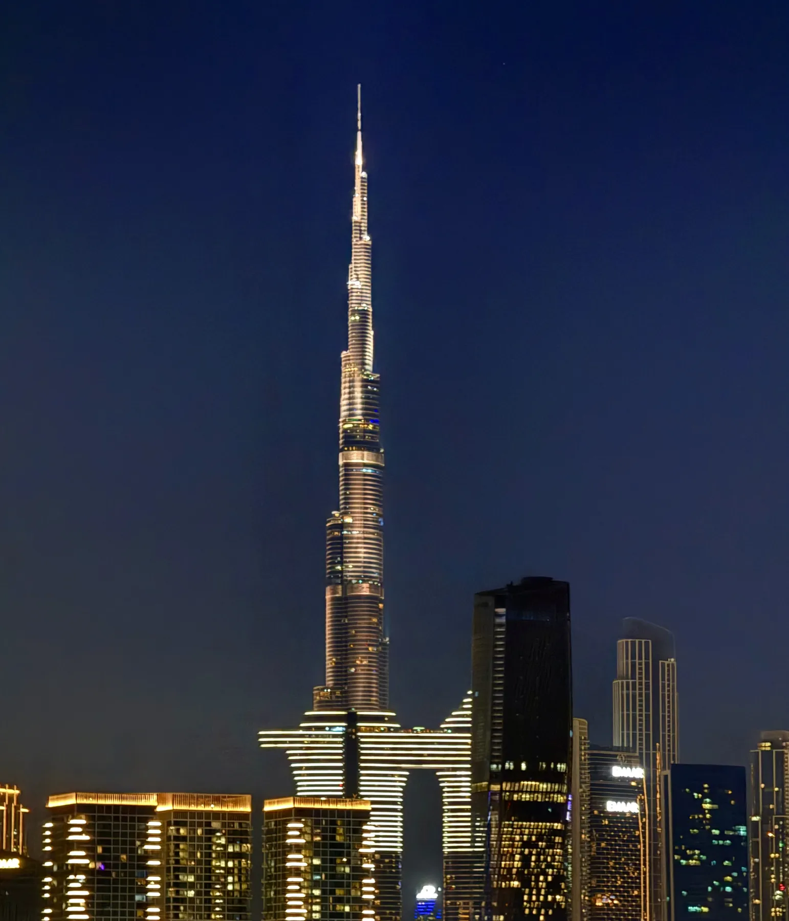 Dubaï de nuit, expérience internationale d’IOTA
